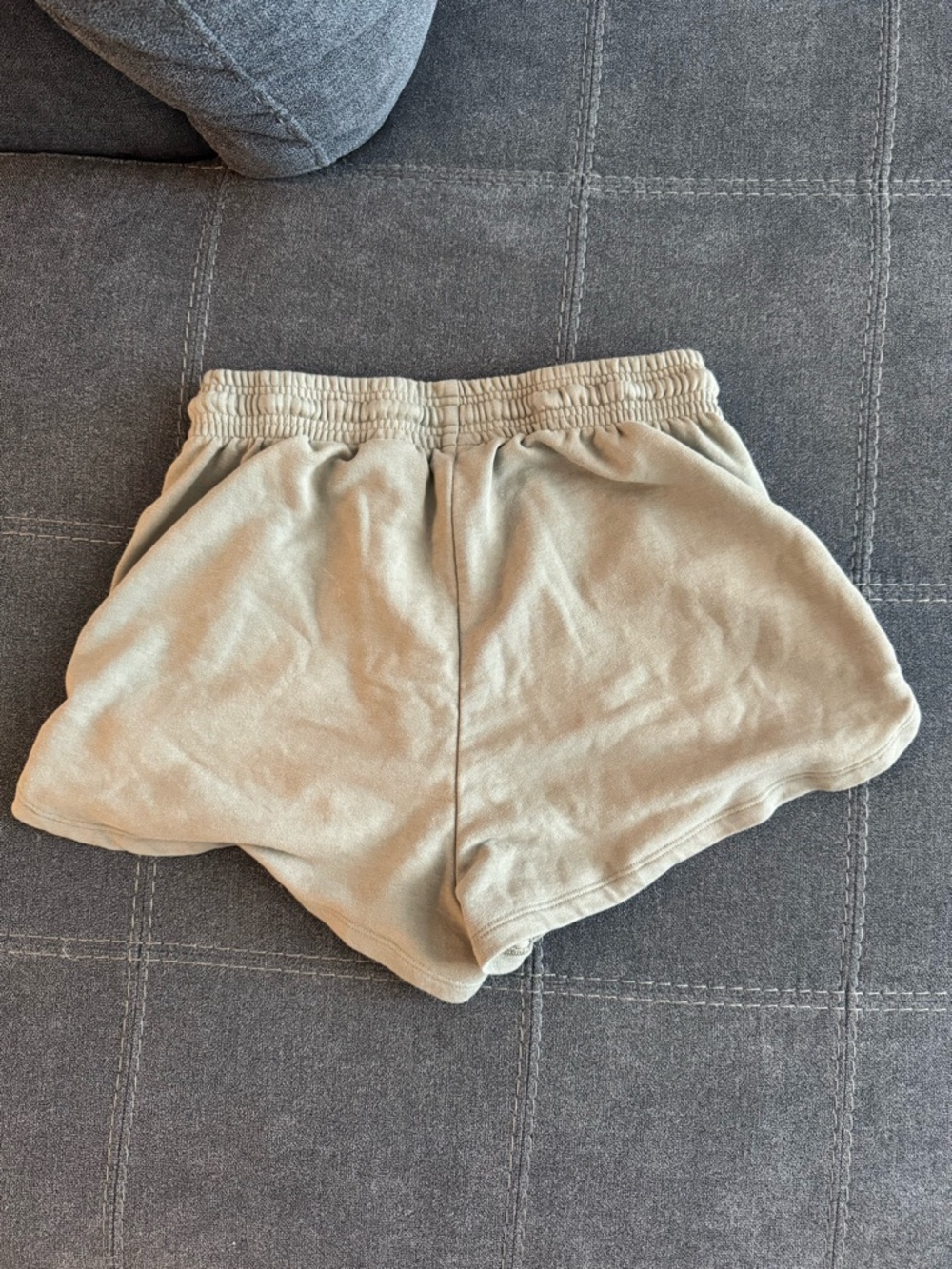 H&M Women’s Mid Rise Shorts - Picture 3 of 3